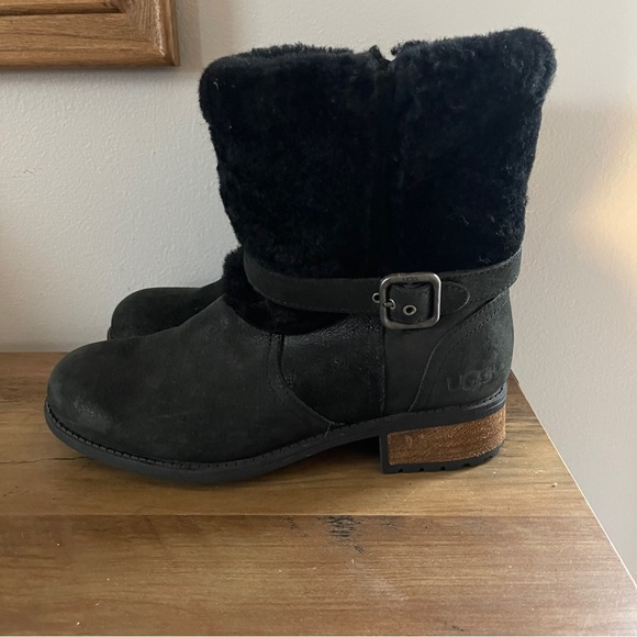 UGG Australia Boot #1008220 Black leather boots with Buckle Size 7  US - Picture 4 of 12